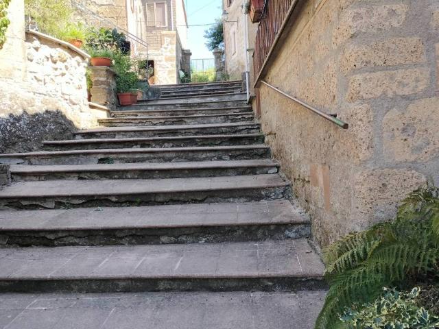 Locale Commerciale in vendita a Unione di Comuni Montani Colline del Fiora, Sorano