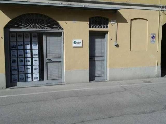 Locale Commerciale in vendita a Soresina, Lombardia