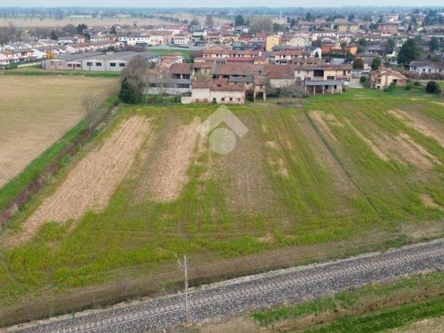 Locale Commerciale in vendita a Soresina, Lombardia