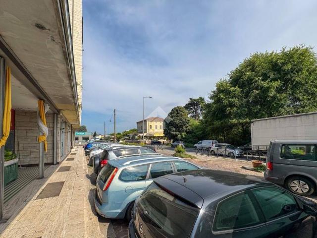 Locale Commerciale in vendita a Soresina, Lombardia