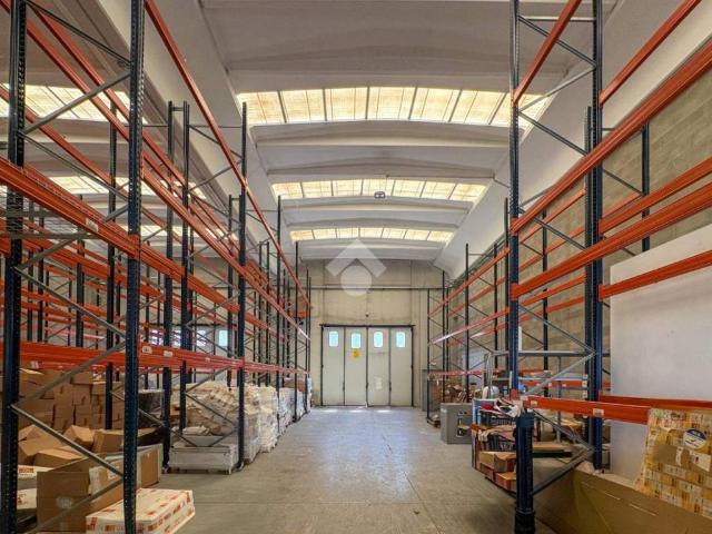 Locale Commerciale in vendita a Soresina, Lombardia