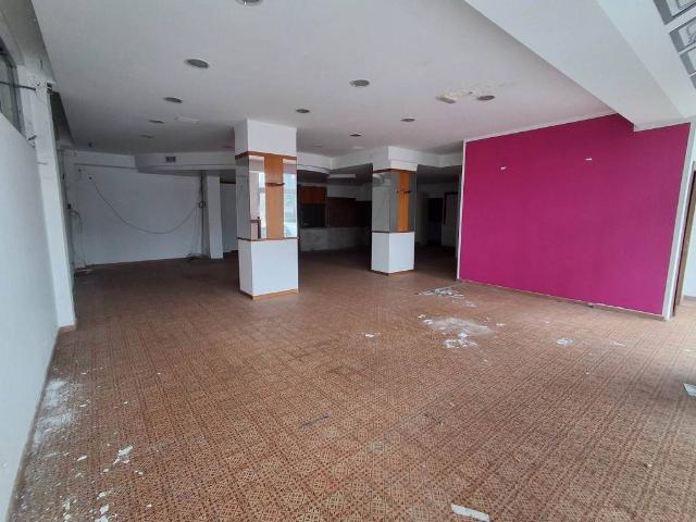 Locale Commerciale in vendita a Soresina, Lombardia