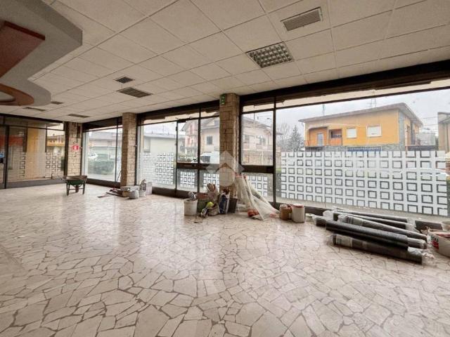 Locale Commerciale in vendita a Brughiera, Sorisole