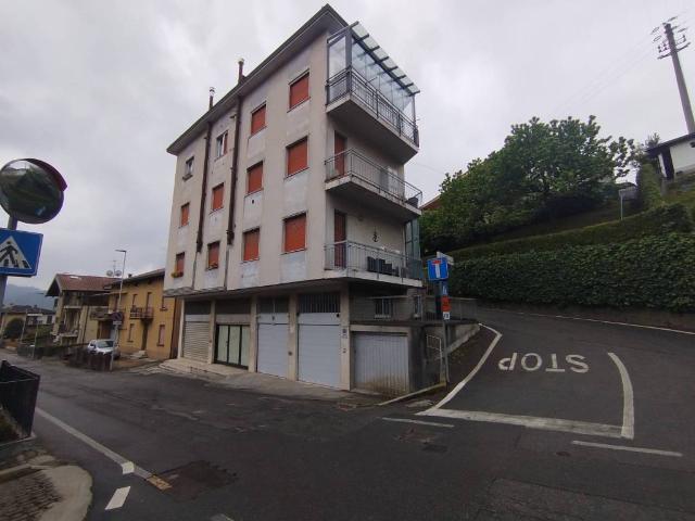 Locale Commerciale in vendita a Brughiera, Sorisole