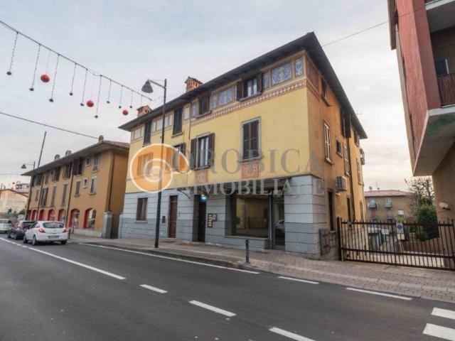 Locale Commerciale in vendita a Brughiera, Sorisole