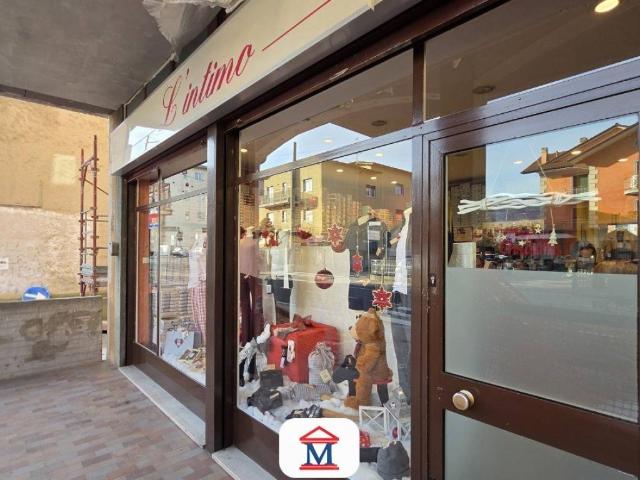 Locale Commerciale in vendita a Brughiera, Sorisole