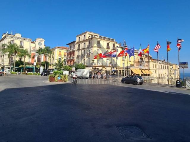 Locale Commerciale in vendita a Marina Piccola, Sorrento