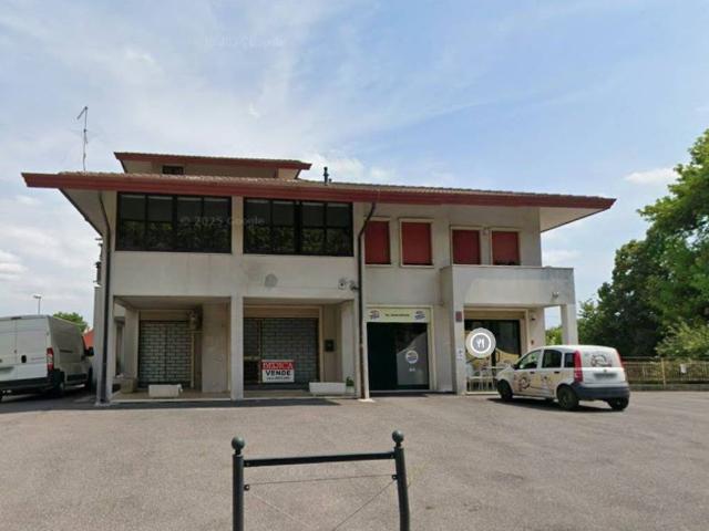 Locale Commerciale in vendita a Sossano, Veneto