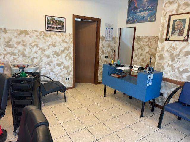 Locale Commerciale in vendita a Sotto Il Monte Giovanni, Lombardia