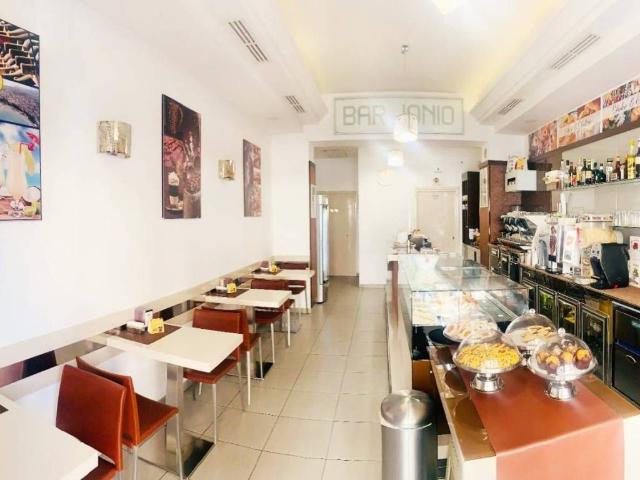 Locale Commerciale in vendita a Calabria, Catanzaro