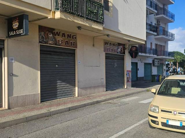 Locale Commerciale in vendita a Soverato Marina, Calabria