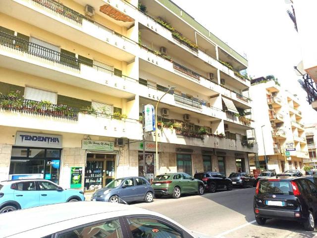 Locale Commerciale in vendita a Calabria, Catanzaro