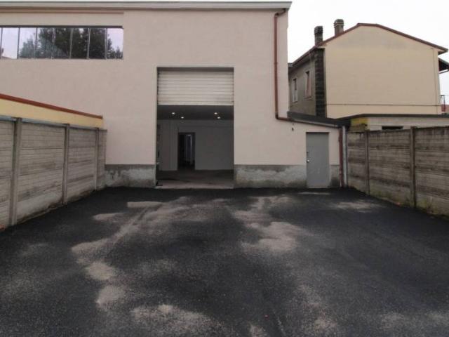Locale Commerciale in vendita a Sovico, Lombardia