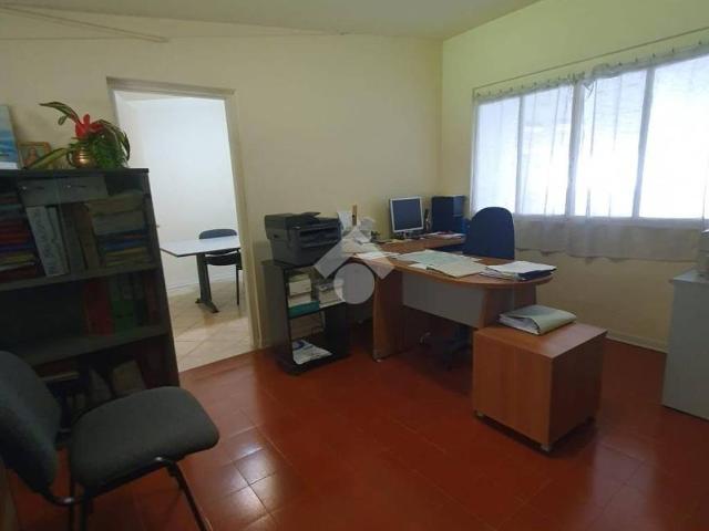 Locale Commerciale in vendita a Spello, Umbria