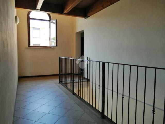 Locale Commerciale in vendita a Spello, Perugia