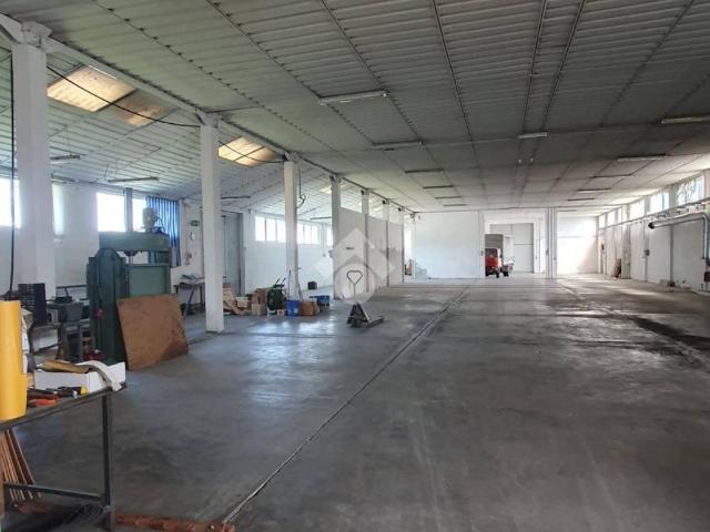 Locale Commerciale in vendita a Spello, Umbria