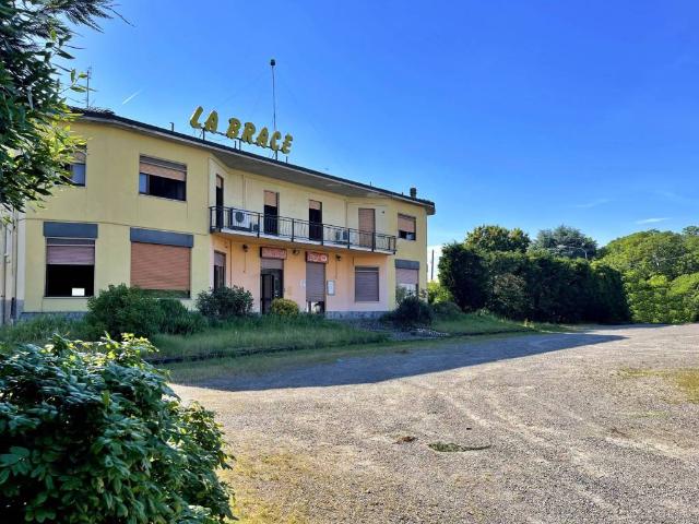 Locale Commerciale in vendita a Spessa, Lombardia