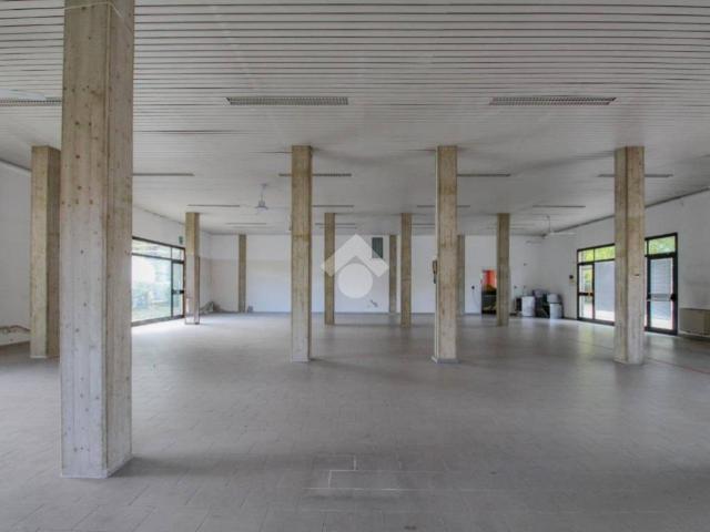 Locale Commerciale in vendita a Unione di comuni Terre di Castelli, Spilamberto