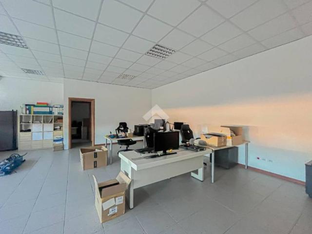 Locale Commerciale in vendita a Unione di comuni Terre di Castelli, Spilamberto
