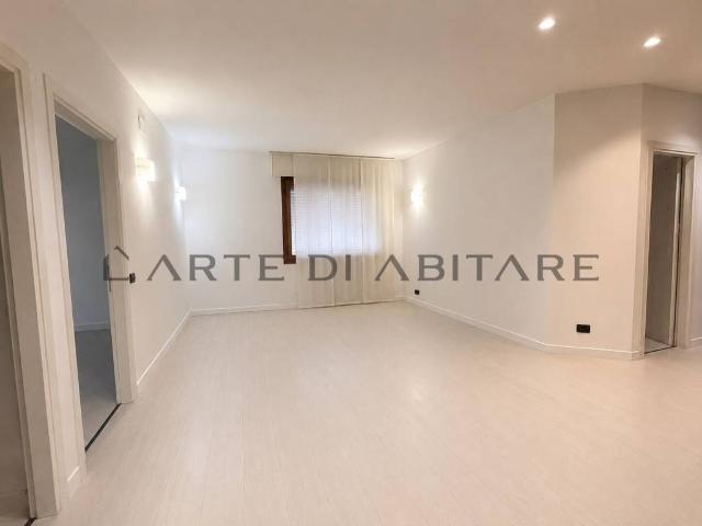 Locale Commerciale in vendita a Fornase, Spinea