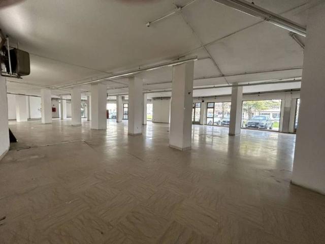 Locale Commerciale in vendita a Rossignago, Spinea