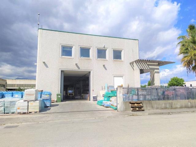 Locale Commerciale in vendita a Marche, Ascoli Piceno