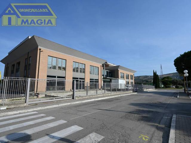 Locale Commerciale in vendita a Marche, Ascoli Piceno