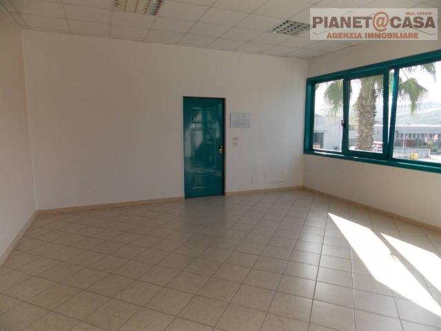 Locale Commerciale in vendita a Marche, Ascoli Piceno