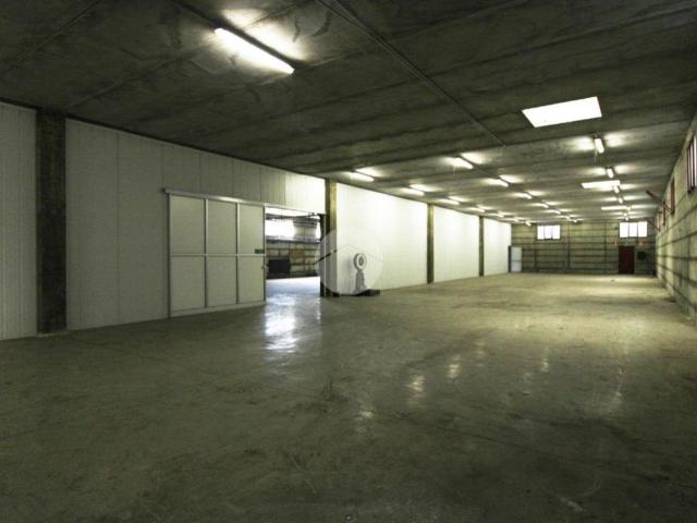 Locale Commerciale in vendita a Spirano, Lombardia