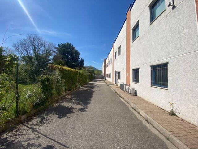 Locale Commerciale in vendita a Spoleto, Umbria