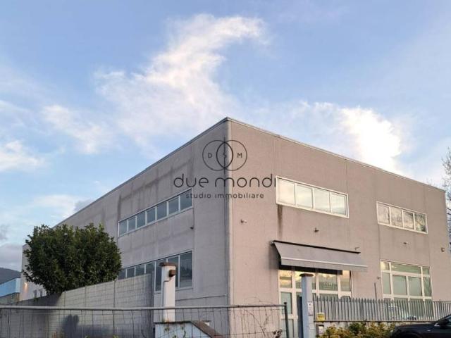 Locale Commerciale in vendita a Spoleto, Umbria