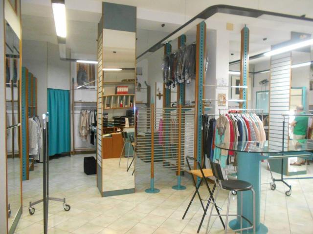 Locale Commerciale in vendita a Spoleto, Umbria