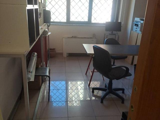 Locale Commerciale in vendita a Spoleto, Umbria