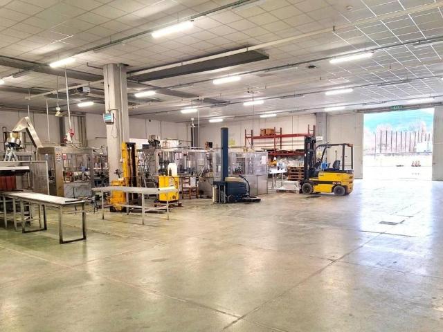 Locale Commerciale in vendita a Spoleto, Umbria