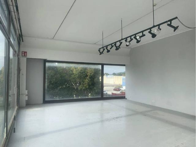 Locale Commerciale in vendita a Spoleto, Umbria