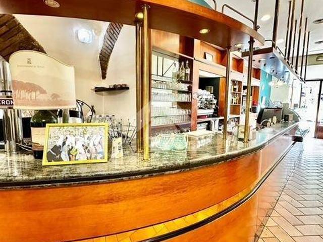Locale Commerciale in vendita a Spoleto, Umbria
