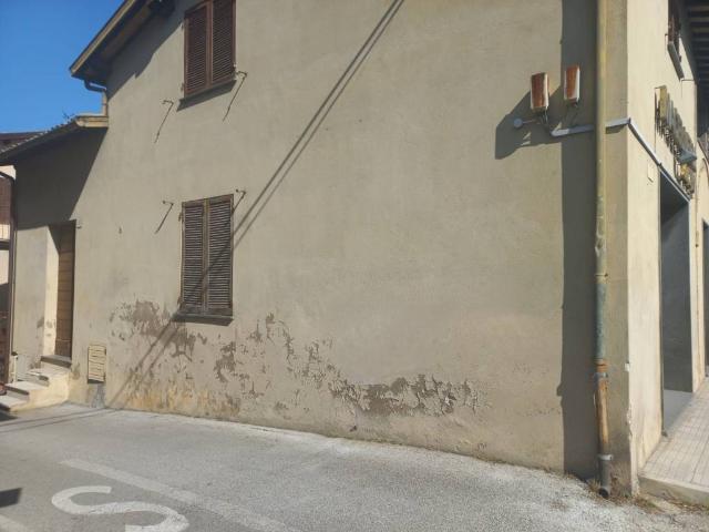 Locale Commerciale in vendita a Spoleto, Umbria