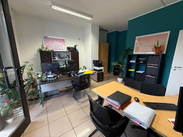 Locale Commerciale in vendita a Spoleto, Umbria