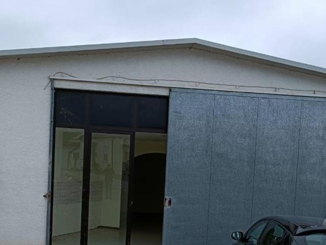 Locale Commerciale in vendita a Villa Santa Maria, Spoltore