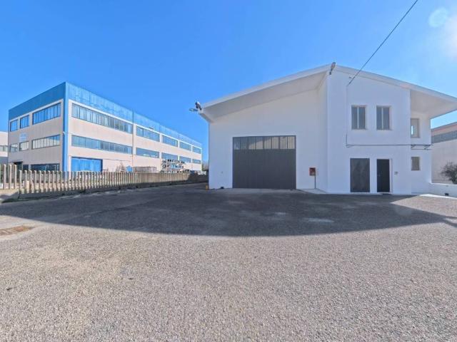 Locale Commerciale in vendita a Spoltore, Abruzzo