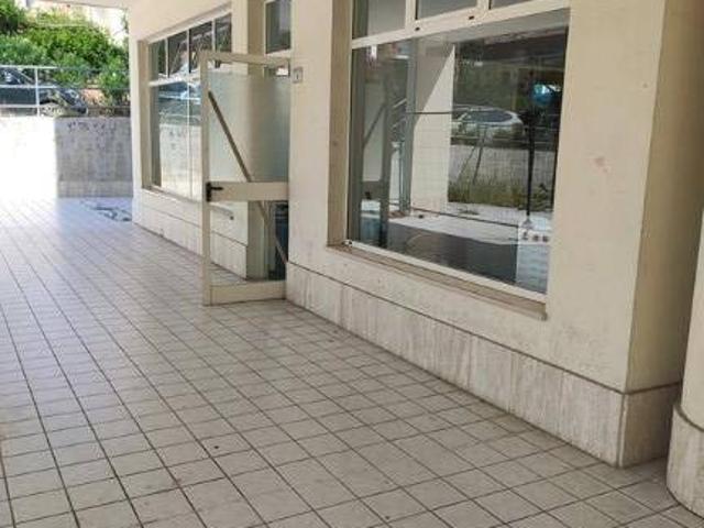 Locale Commerciale in vendita a Villa Raspa, Spoltore