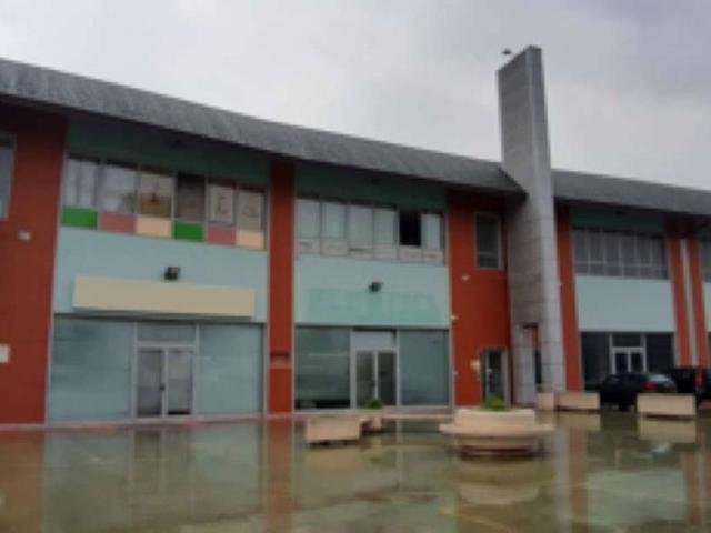 Locale Commerciale in vendita a Villa Raspa, Spoltore
