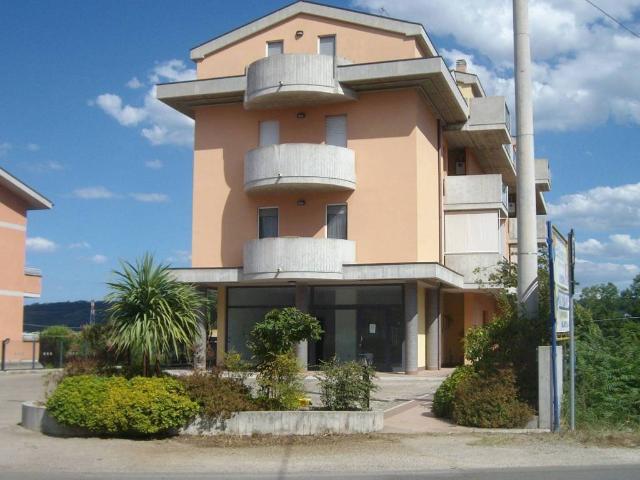Locale Commerciale in vendita a Santa Teresa, Spoltore