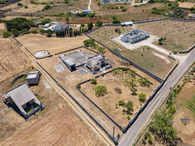 Locale Commerciale in vendita a Puglia, Lecce
