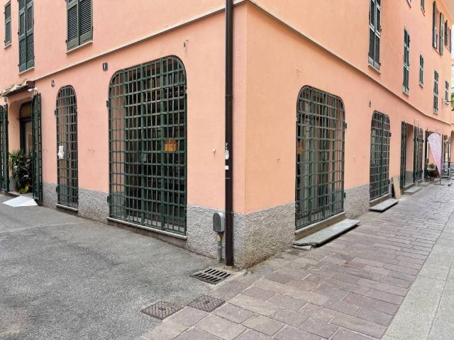 Locale Commerciale in vendita a Spotorno, Liguria