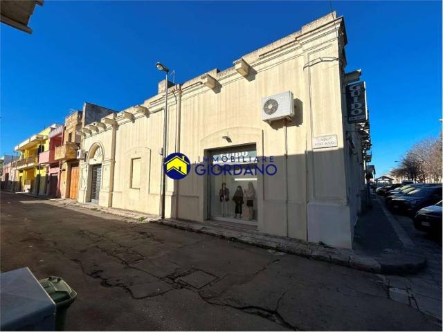 Locale Commerciale in vendita a Puglia, Lecce