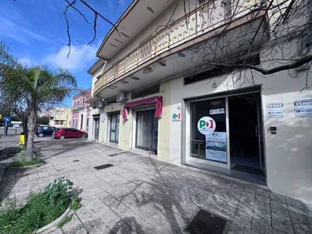 Locale Commerciale in vendita a Puglia, Lecce