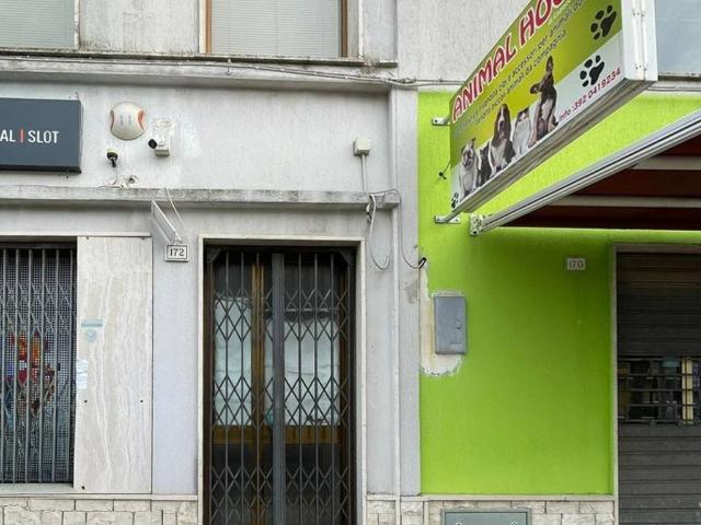Locale Commerciale in vendita a Puglia, Lecce