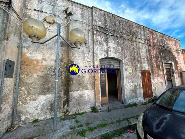 Locale Commerciale in vendita a Puglia, Lecce