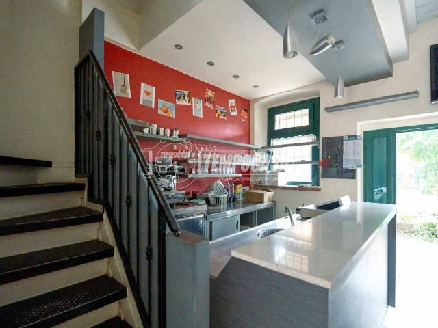 Locale Commerciale in vendita a Stagno Lombardo, Lombardia